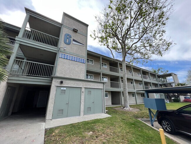 Building Photo - Condo at the Beach - Surfside III HOA