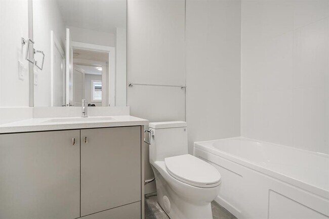 Photo du bâtiment - 16583 25a Ave
