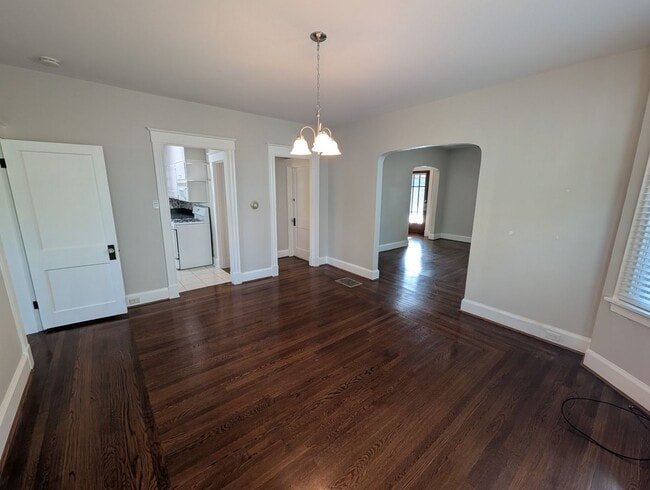 Building Photo - 3827 Millsbrae Ave