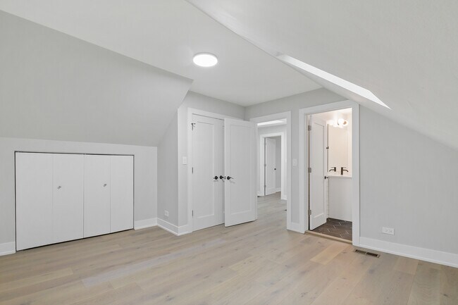 Building Photo - 1630 W Pierce Ave
