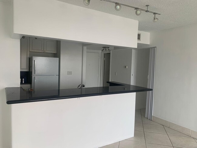Foto del edificio - 2935 NE 163rd St