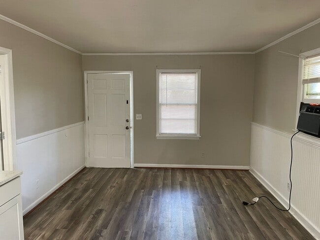 Building Photo - 1392