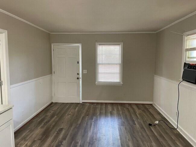 Foto del edificio - 214 Lambert Rd