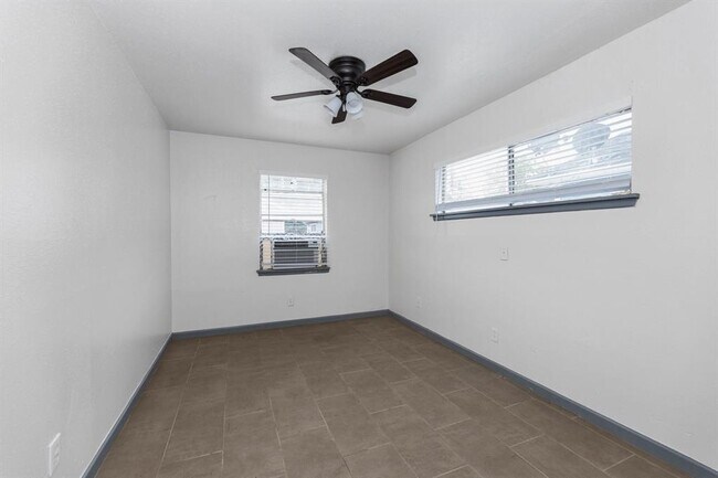 Building Photo - 4203 Hirsch Rd