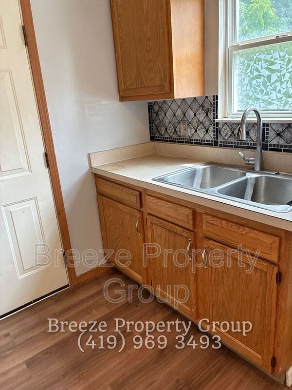 Building Photo - 731 Parmalee Ave