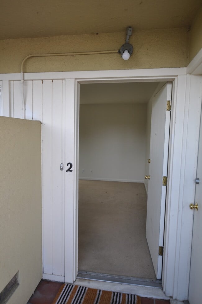 Foto del edificio - 812 Bayswater Ave