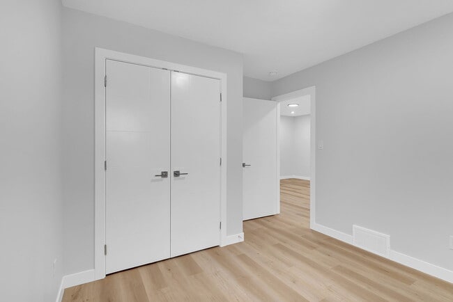 Building Photo - 3522 41 Av