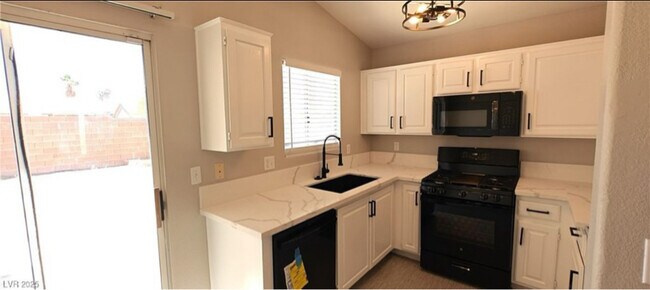 Foto del edificio - 6615 Elk Creek Ln