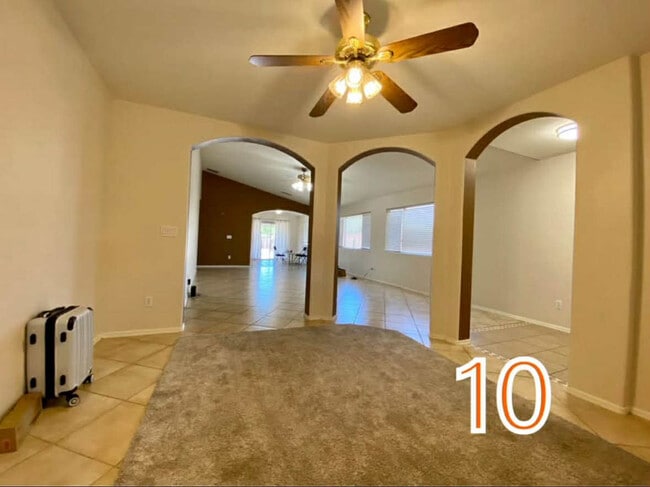 Building Photo - 10802 W Elm Ln