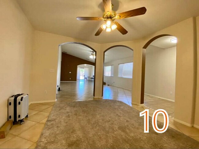 Foto del edificio - 10802 W Elm Ln