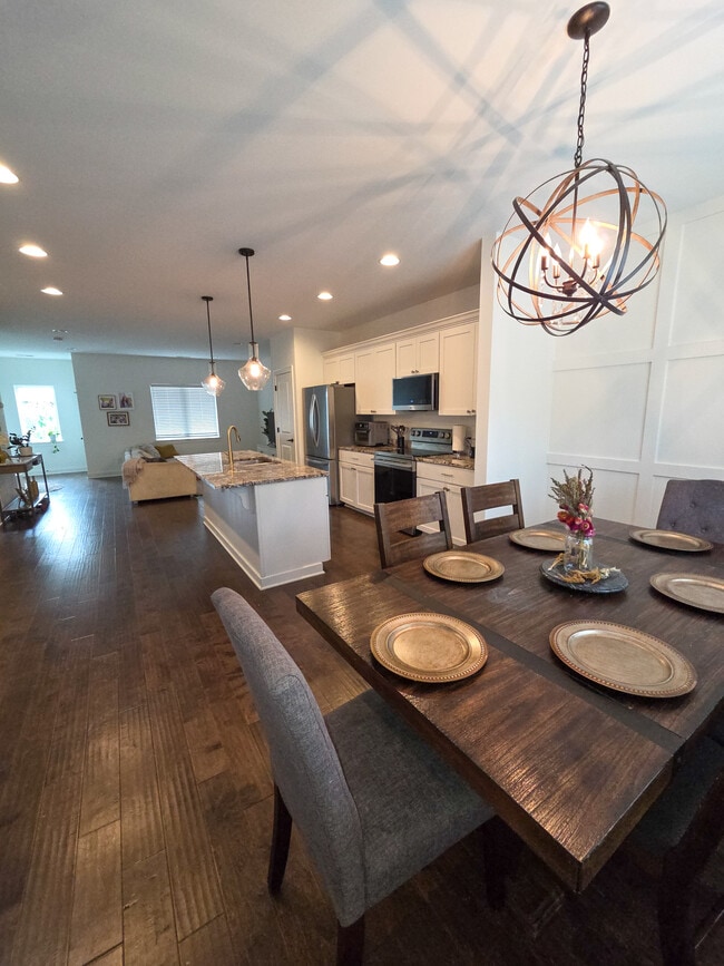 Building Photo - 3125 St Elmo Ave