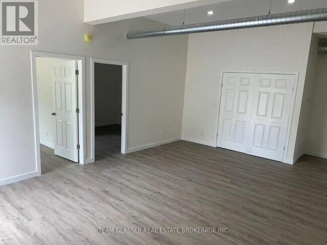 Photo du bâtiment - 423-423 Hamilton Rd