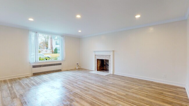 Building Photo - 62 Lewis Dr