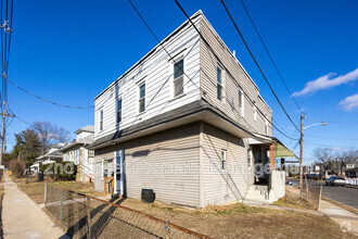 Building Photo - 701 N Warwick Rd