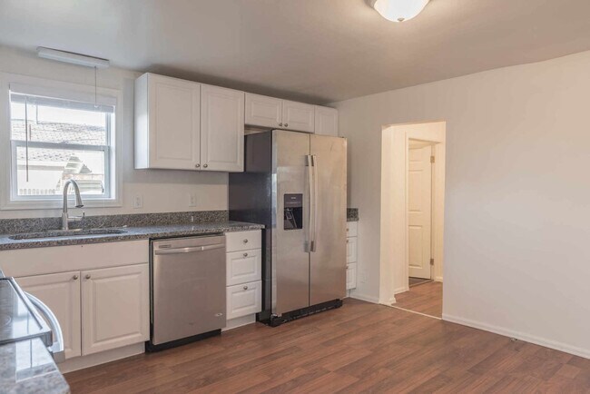 Foto del edificio - UPDATED 2 Bedrm  1Bath Home - Granite, Sta...