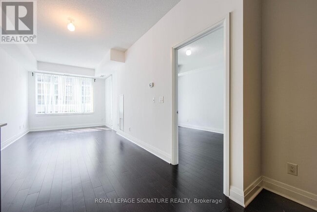 Building Photo - 17-217 Kenaston Gardens