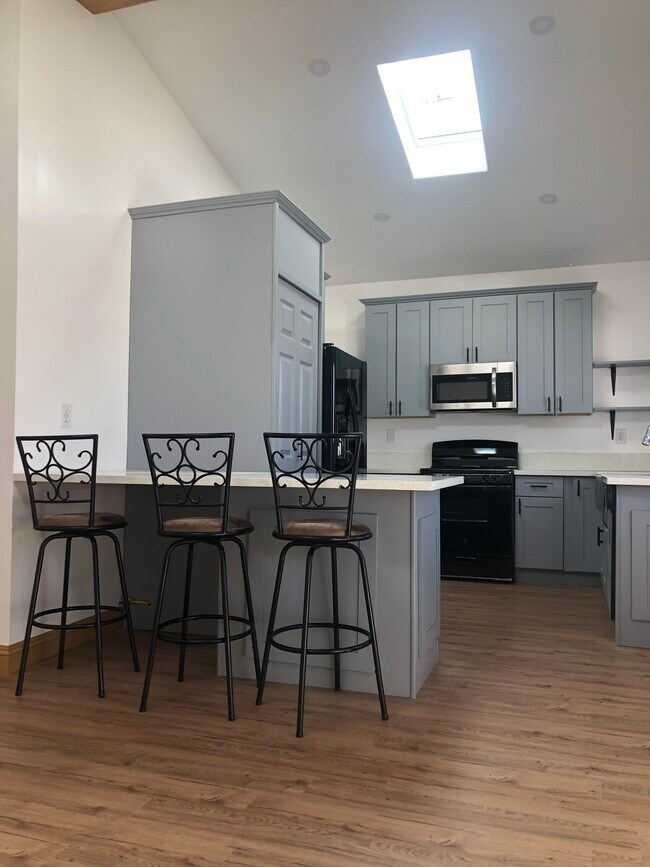 Foto del edificio - 8802 Kittyhawk Ave