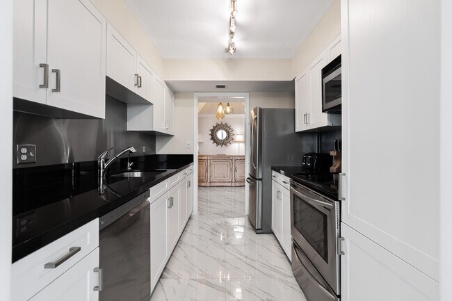 Building Photo - 5550 N Ocean Dr