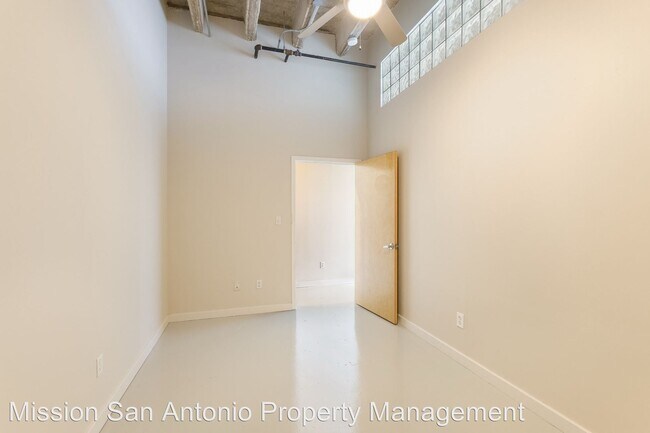 Building Photo - 1331 S Flores St