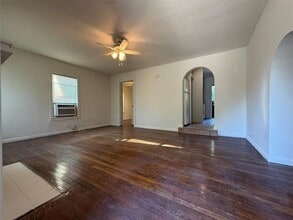 Building Photo - 2815 Primrose Ave
