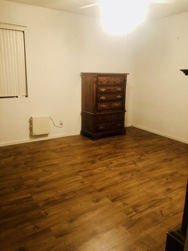 Foto del edificio - 213 Jenny Kay Ln