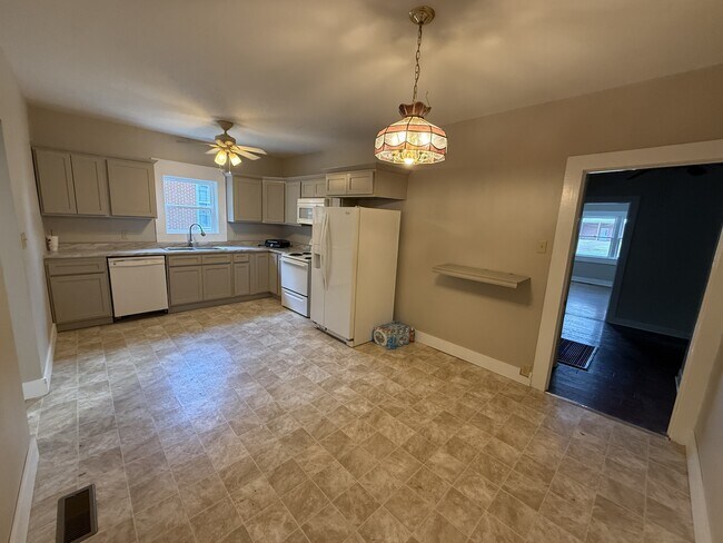 Foto del edificio - 25 Woodrow Ave