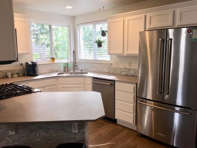 Stylish Townhome in Broadview - Stylish Townhome in Broadview