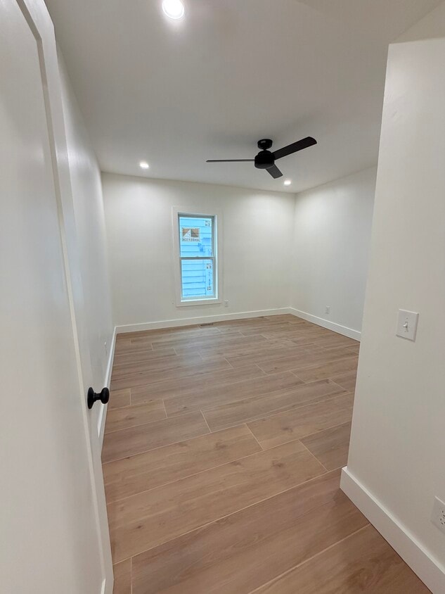 Building Photo - 1345 W 67th St