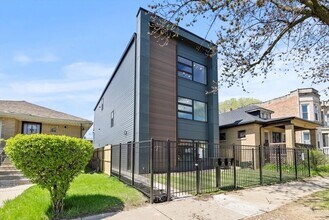 Building Photo - 6538 S Rhodes Ave