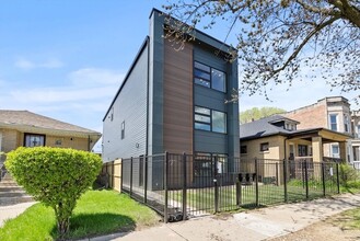 Building Photo - 6538 S Rhodes Ave