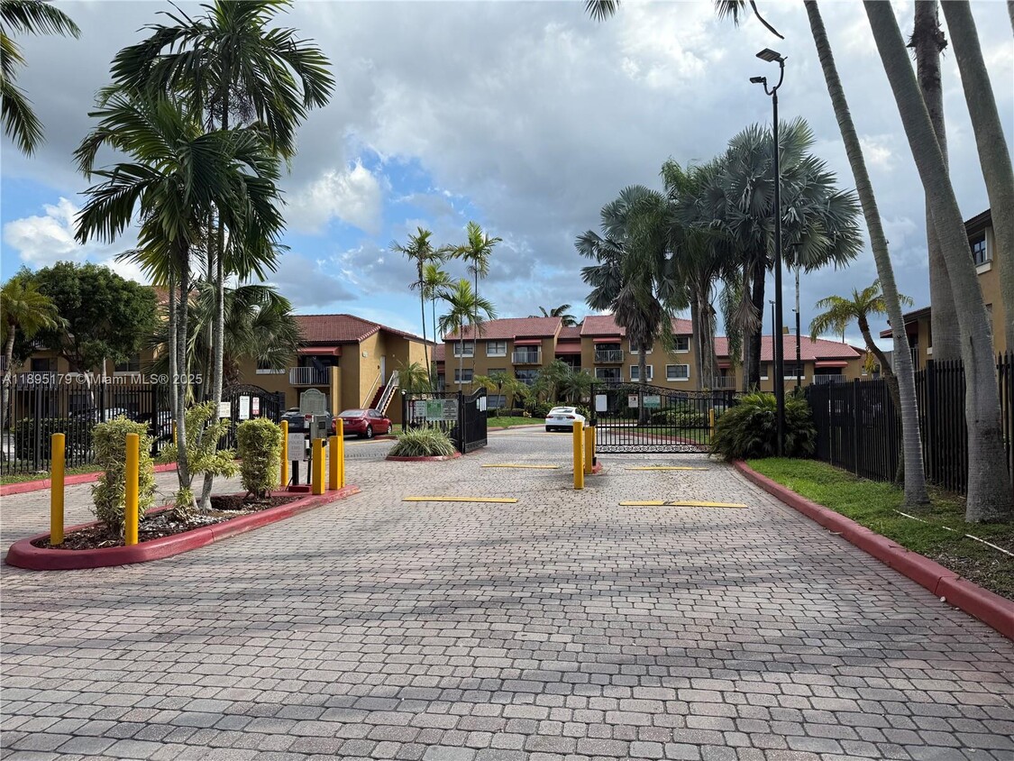 Primary Photo - 15500 SW 80th St