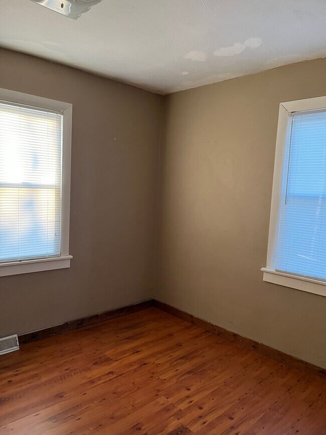 Foto del edificio - 2 bedroom one bath house in Godfrey