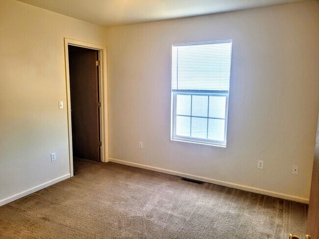 Foto del edificio - 16282 Holy Cross Ln