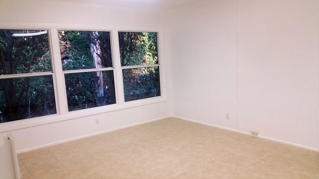 Foto del edificio - 5419 Willowcrest Ave
