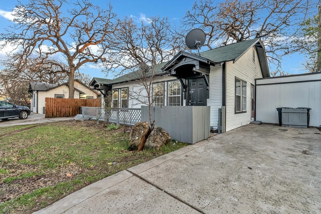 Foto del edificio - Darling 3/1 Duplex in Oakhurst