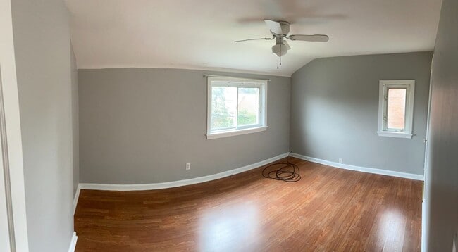 Building Photo - Cozy, Two Bed Available May 15th!
