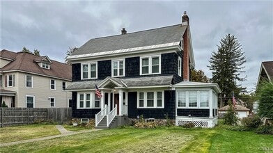 Building Photo - 106 Maple St