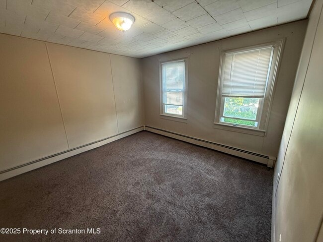 Building Photo - 205 2nd St