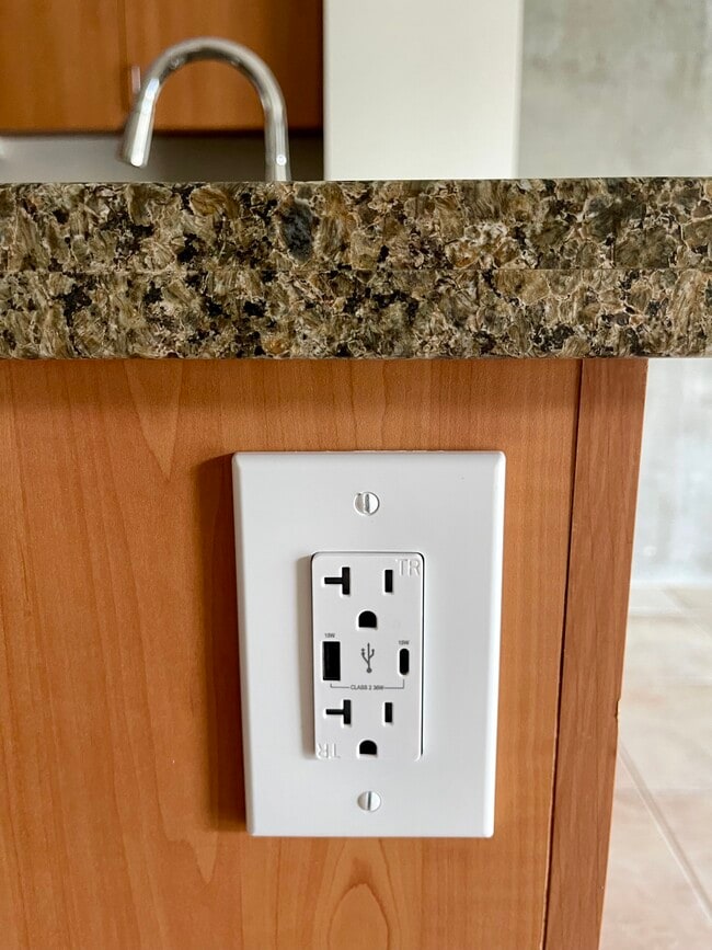 20 Amp USB-C/A Outlet on Kitchen Island - 1080 Park Blvd