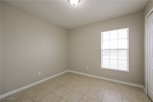 Foto del edificio - 2302 Loraine Ave S