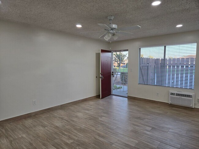 Foto del edificio - Completely Upgraded 2 bedroom Condo in Riverside