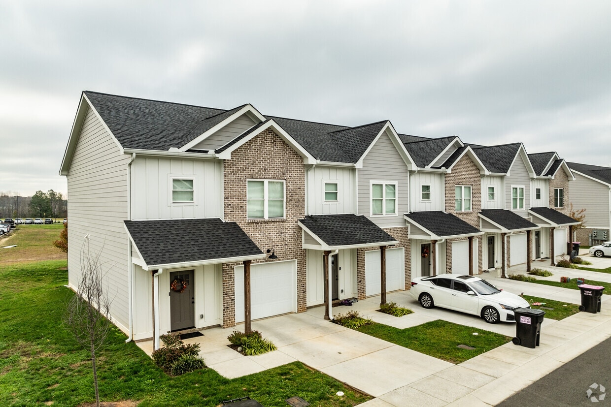 Primary Photo - Parkview Townhomes Apartments