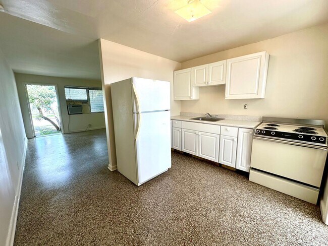 Foto del edificio - 5712 Pinewood Ave