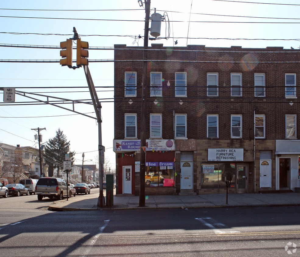 Building Photo - 1090 Avenue C