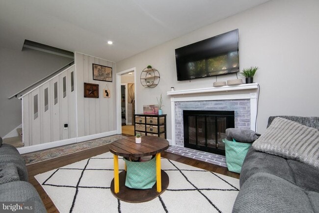 Building Photo - 521 5th Ave