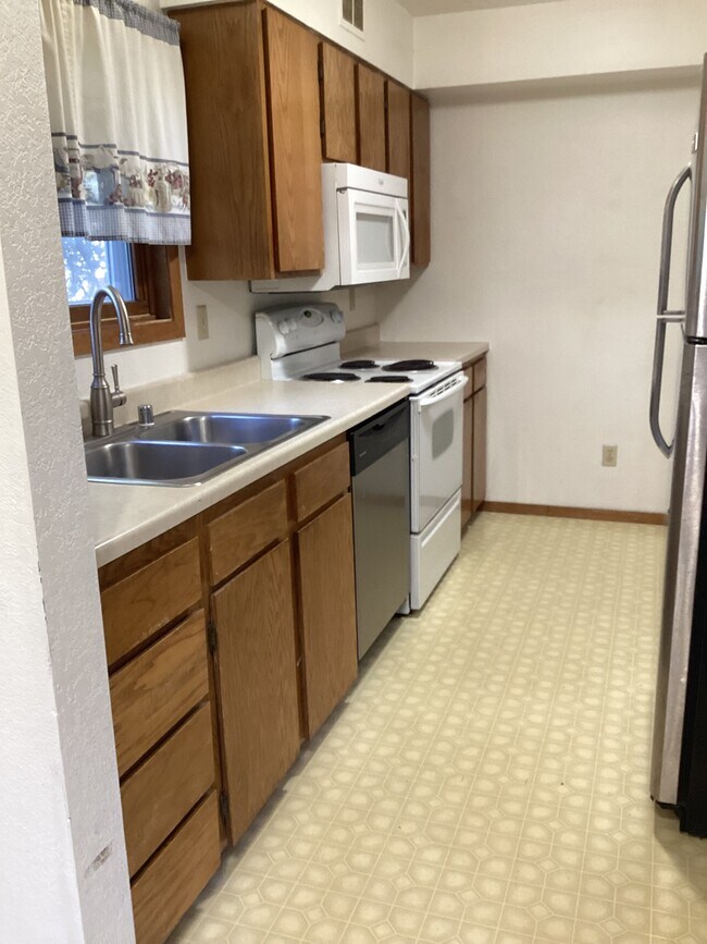 Building Photo - 1820 Waukesha Ave