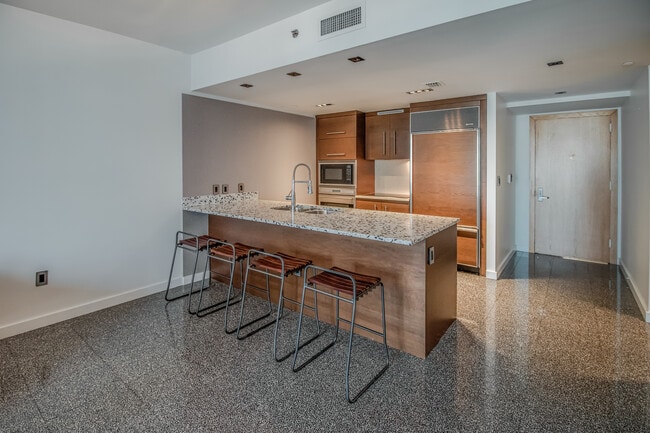 Building Photo - 475 Brickell Ave