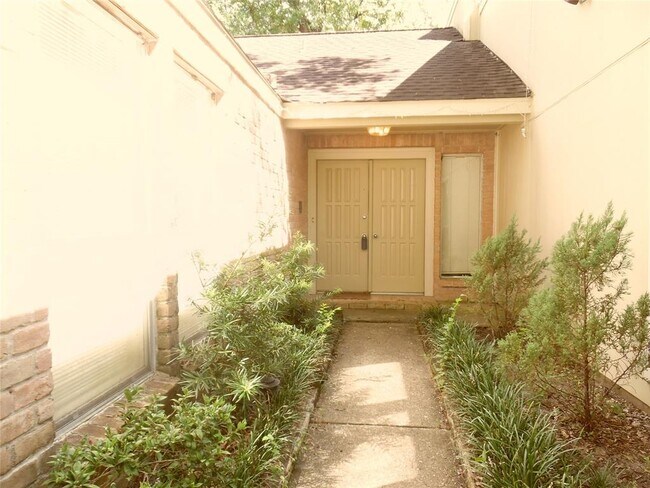 Foto del edificio - 16005 Country Club Ct