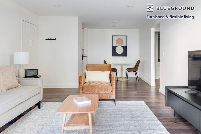 Foto del edificio - 900 Pepper Tree Ln