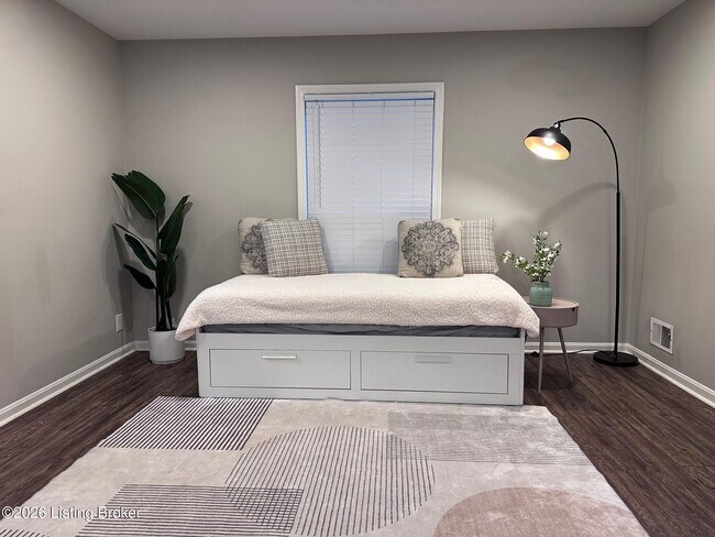 Foto del edificio - 305 Moser Rd